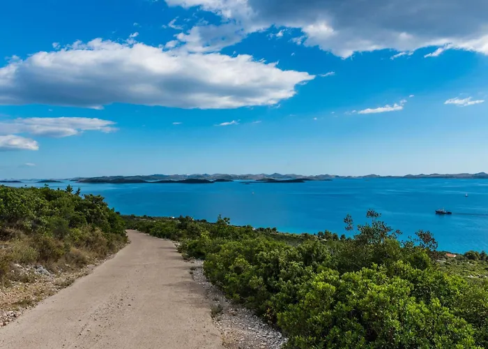 Vikendica Modernes Robinson In Dobropoljana By Interhome *